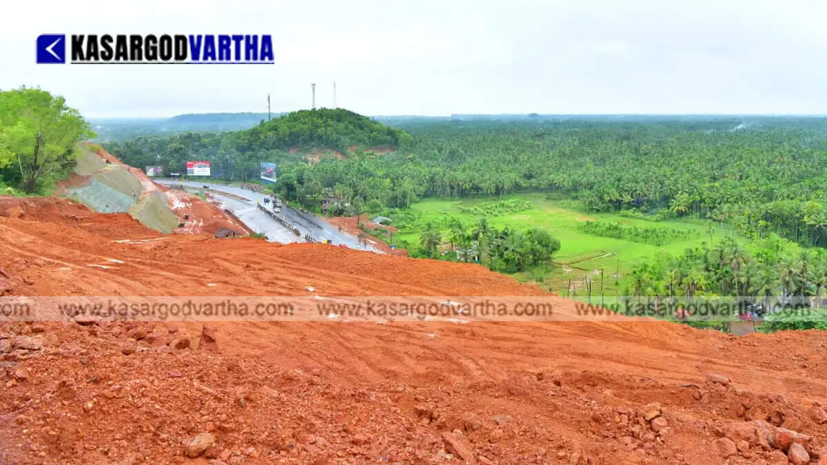 kasaragod collector arjun pandian visits flood affected