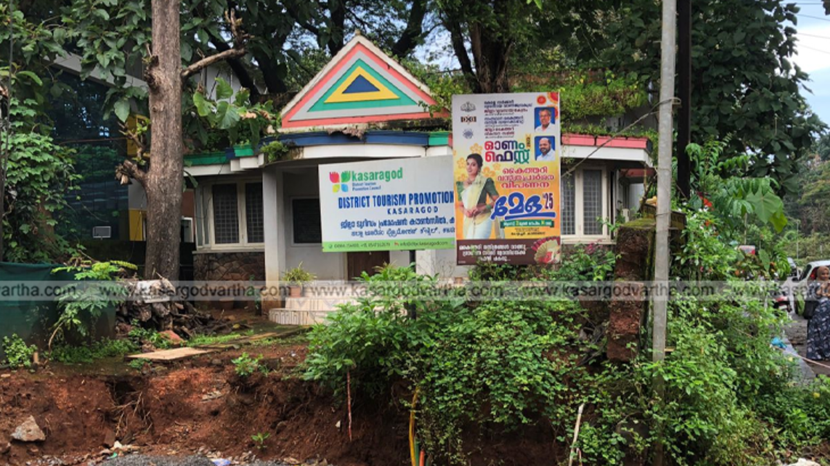 Dilapidated DTPC office building in Kasaragod with visible cracks