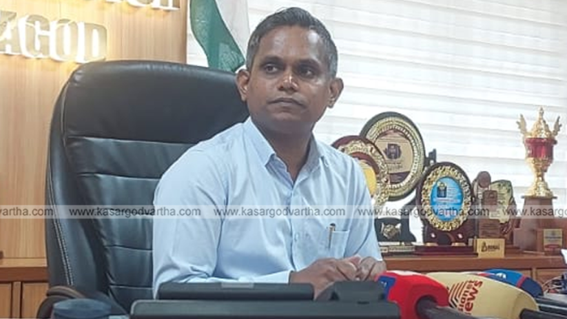 Kasaragod District Collector K Imbasekar speaking at a press conference regarding voter roll revision.