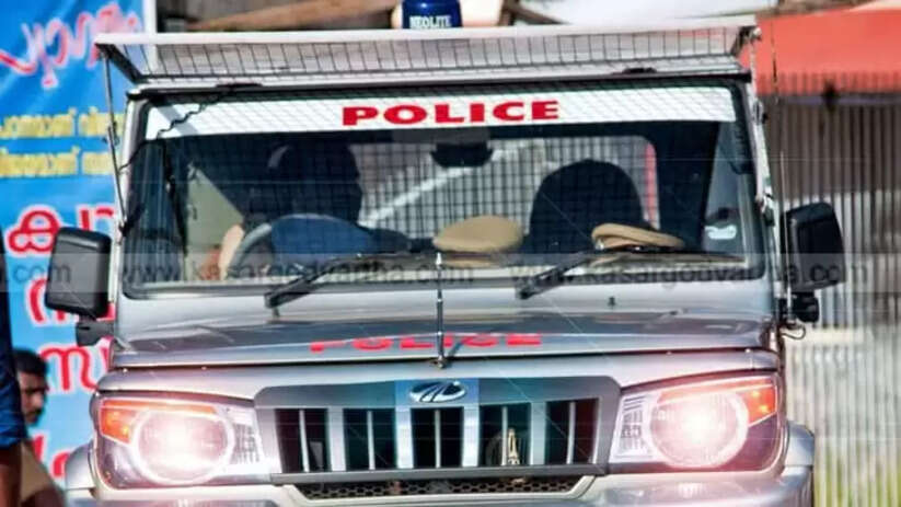 Image Representing Police Officer on Election Duty in Kasaragod Found Drunk Misbehaves with Presiding Officer Investigation Ordered