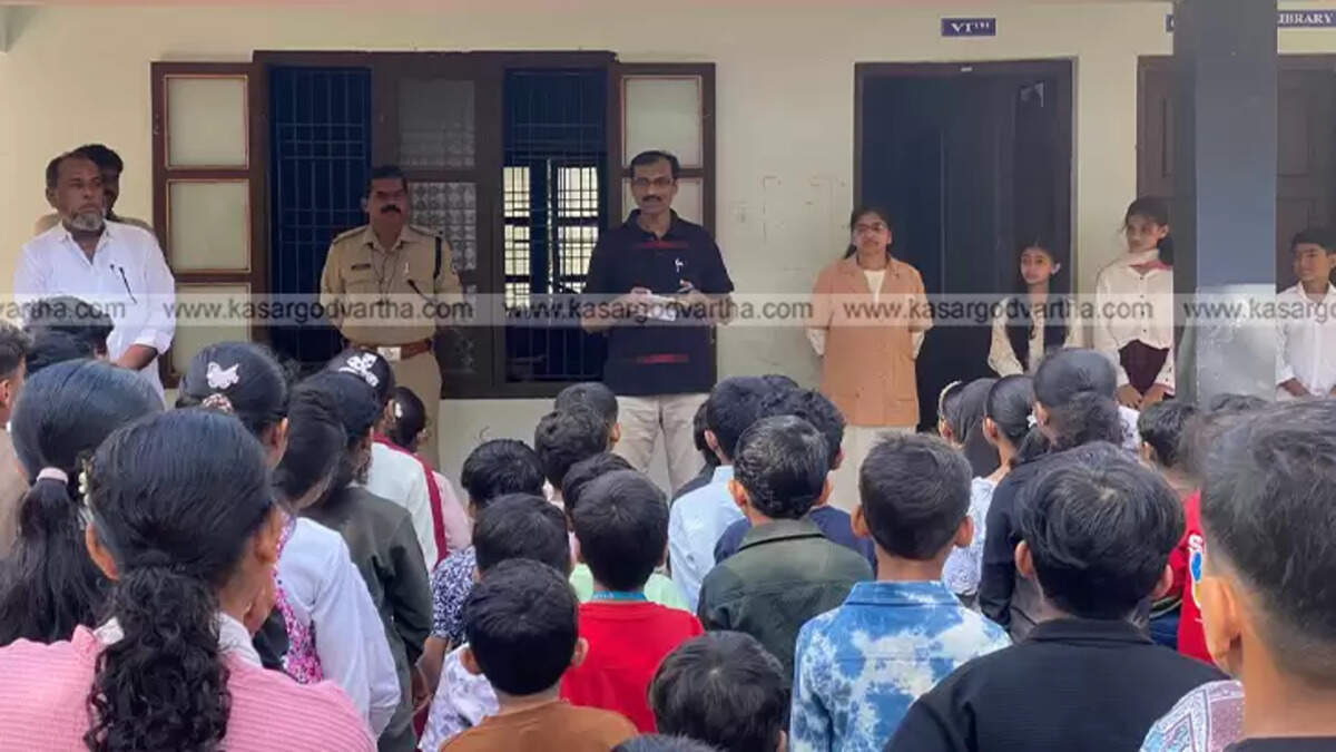  Railway police conducting awareness program at KS Abdullah School