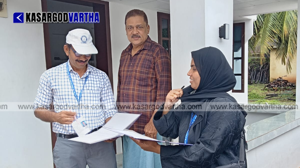 K Muhammad Kunhi and Farsana K during census duty