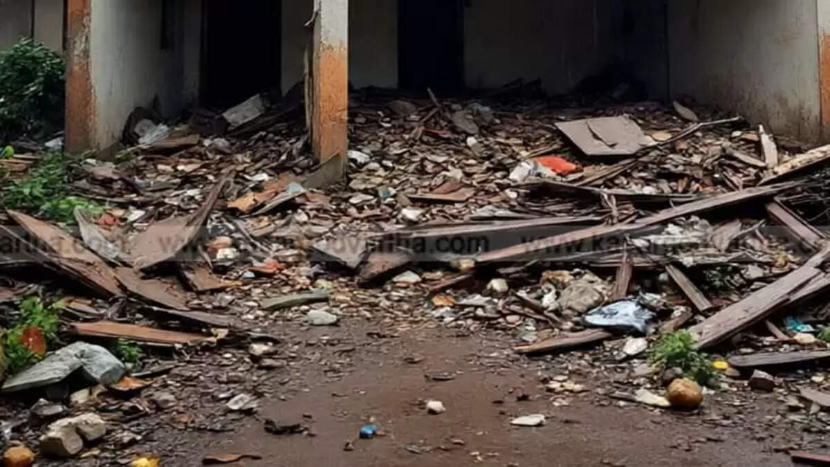 Image Representing Old Two-Storey Building Collapses in Thrissur's Kodakara