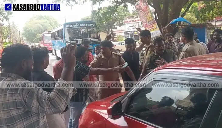 A symbolic scene of hartal supporters trying to block vehicles in Kasaragod district.&nbsp;