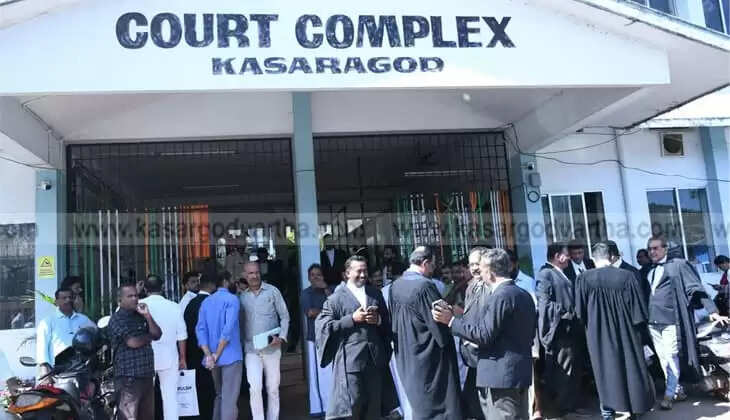 Bomb threat at Kasaragod District Court; Police conduct inspection after evacuating premises