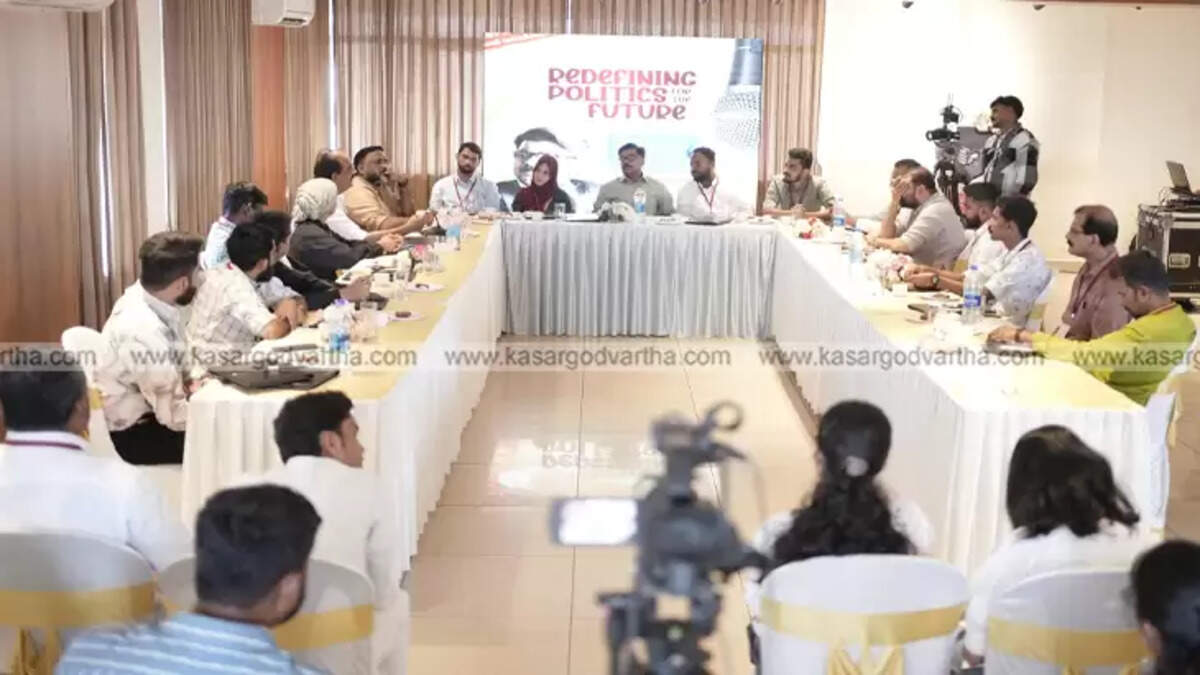 Matthew Kuzhalnadan addressing Redefine Politics for Future event in Kasaragod