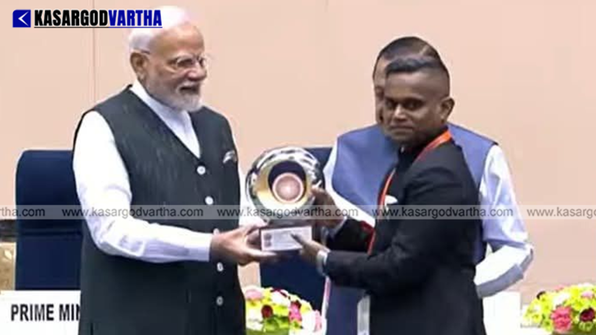 Kasaragod Collector K. Inbasekar receiving an award for governance.