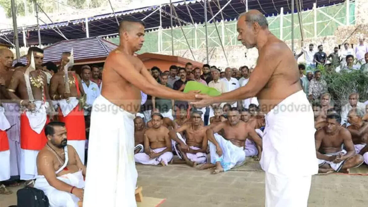 Civil Police Officer Selected to Perform Muchilottu Bhagavathi Theyyam at Klayikode Perunkaliyattam