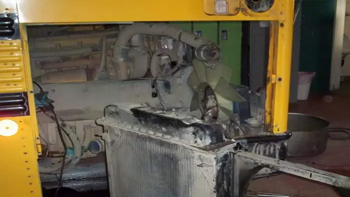 Chengala: Students Hurt Due To School Van Radiator Hot Water Splashed, News, Kerala News, Students, Hurt, School Van 