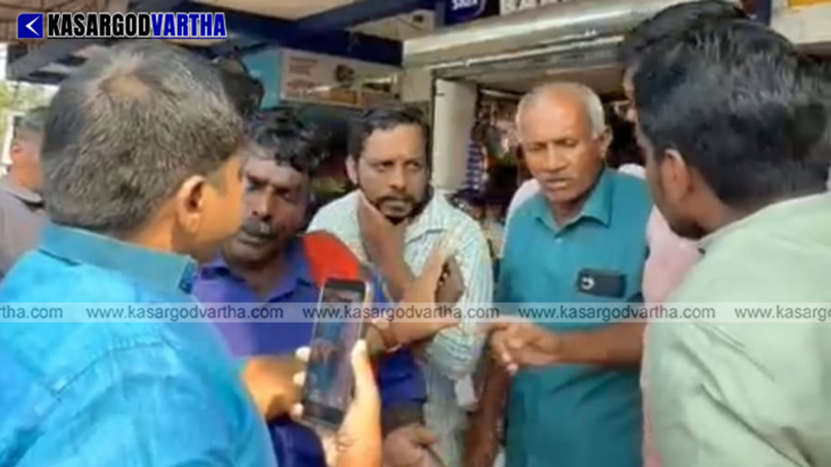 UDF candidate Sandeep Varier reacting against CITU workers in Cheruvathur Bus Stand during the 2026 election campaign.