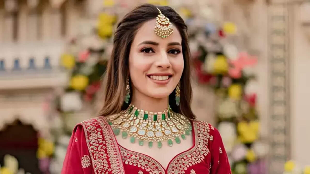 Gold jewellery display