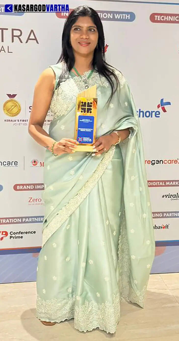 Dr. Usha Menon receiving the Dhanam Healthcare Excellence Award for KIMS Kasaragod.