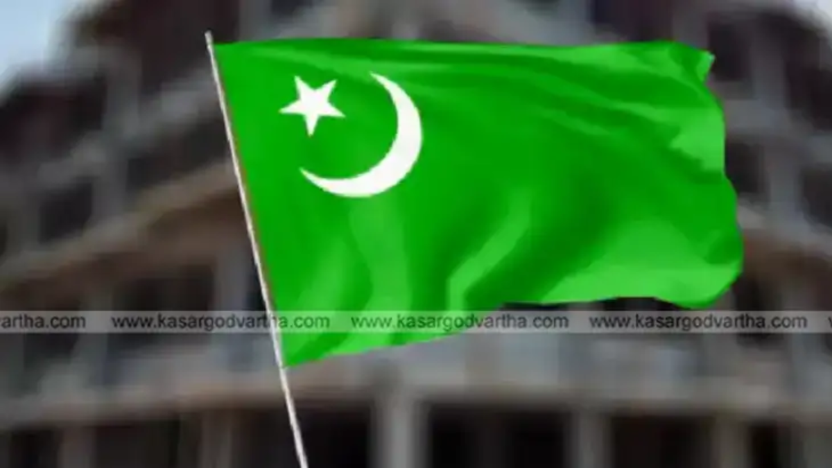 UDF and Muslim League flags in Kasaragod