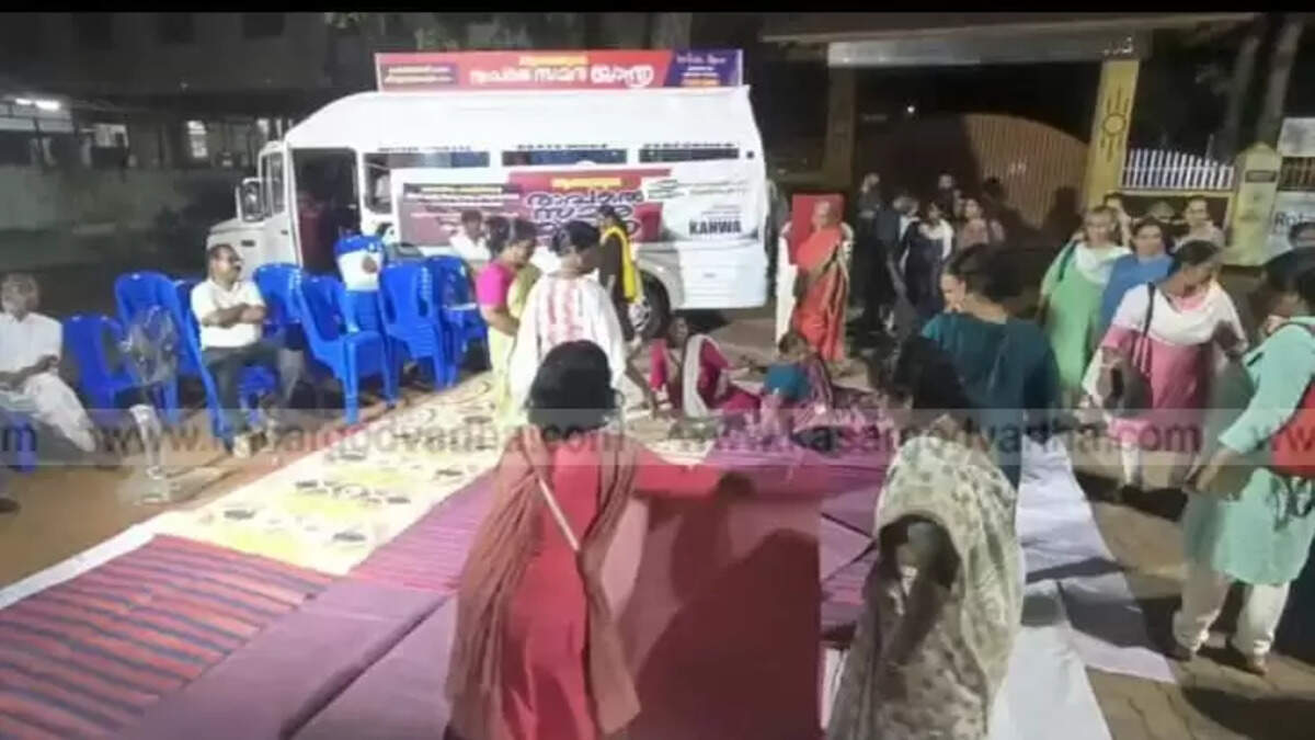 ASHA workers sleeping on the street in front of Civil Station Kanhangad.