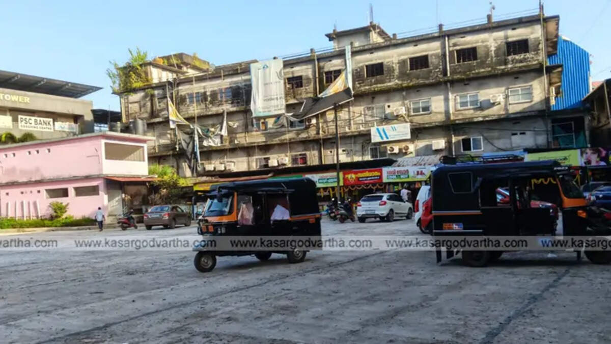 Image of the Kanhangad old bus stand under construction, a subject of a political protest.