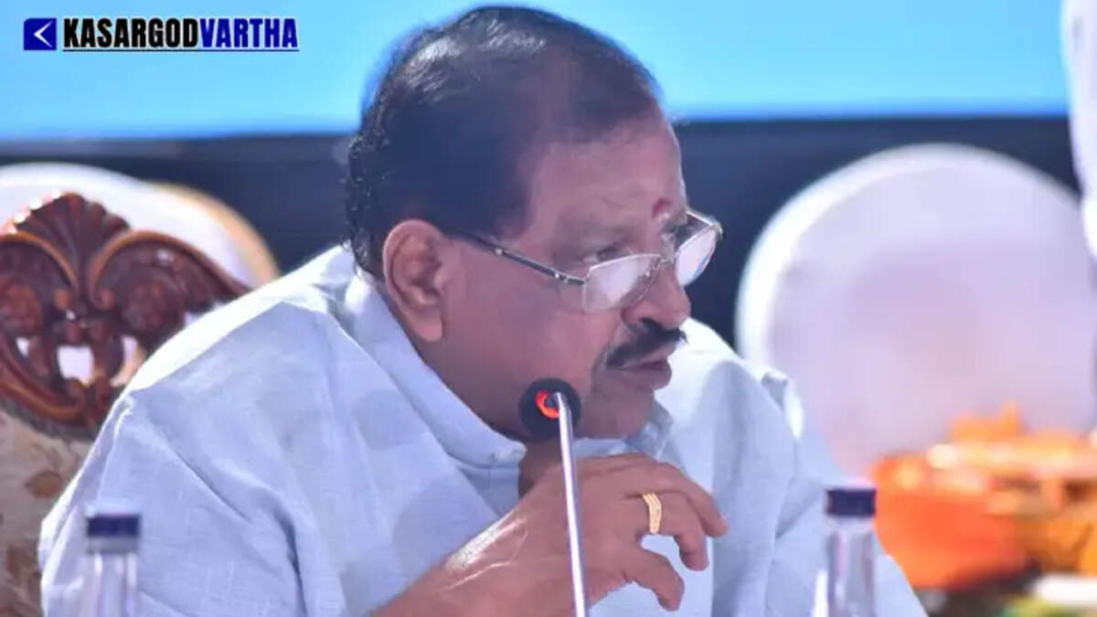  Rajmohan Unnithan MP addressing the media in Kanhangad.