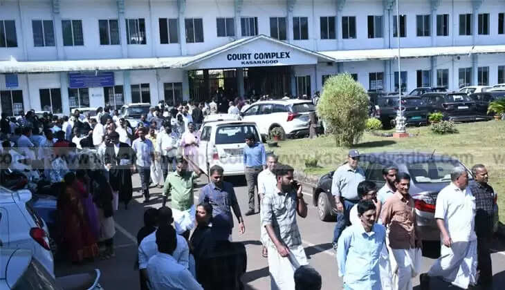 Bomb threat at Kasaragod District Court; Police conduct inspection after evacuating premises