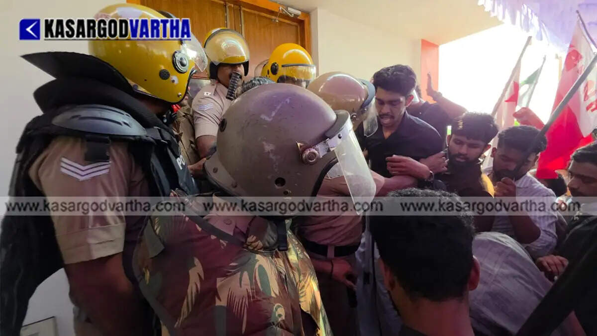 Student protest erupts at Central University of Kerala against RSS leader's seminar; SFI, MSF, NSUI united