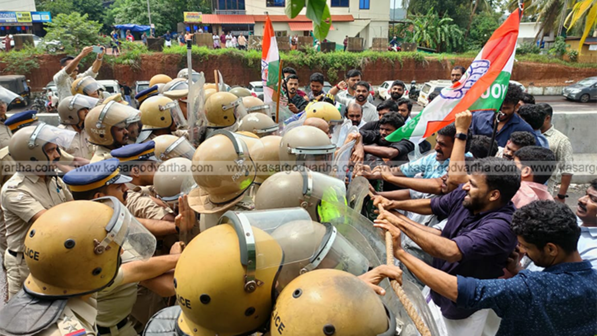 Youth Congress protest march in front of Kanhangad District Hospital.