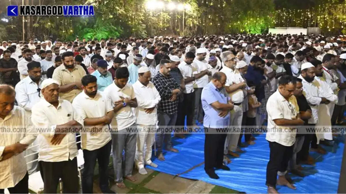 Panakkad Sadiq Ali Shihab Thangal inaugurating the Iftar meet in Bangalore
