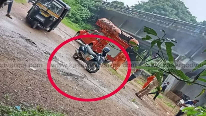 Young man jumped down from the Chandragiri bridge after texting message to friends, Youth, Kasargod, News, Kerala, Bridge