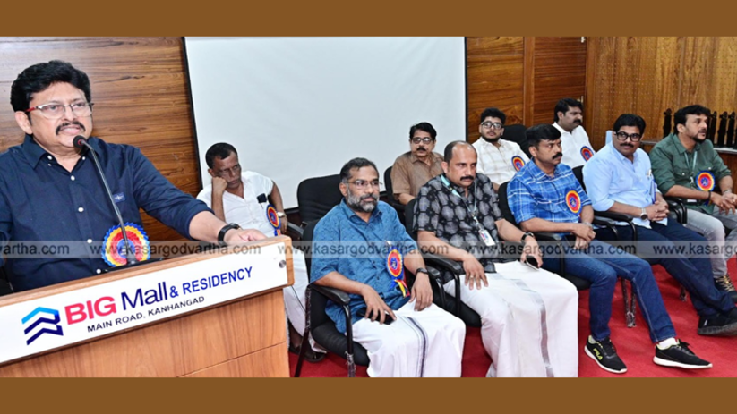 Director Rajaseanan announcing awards at the Shaji N Karun Kerala Short Film Fest.