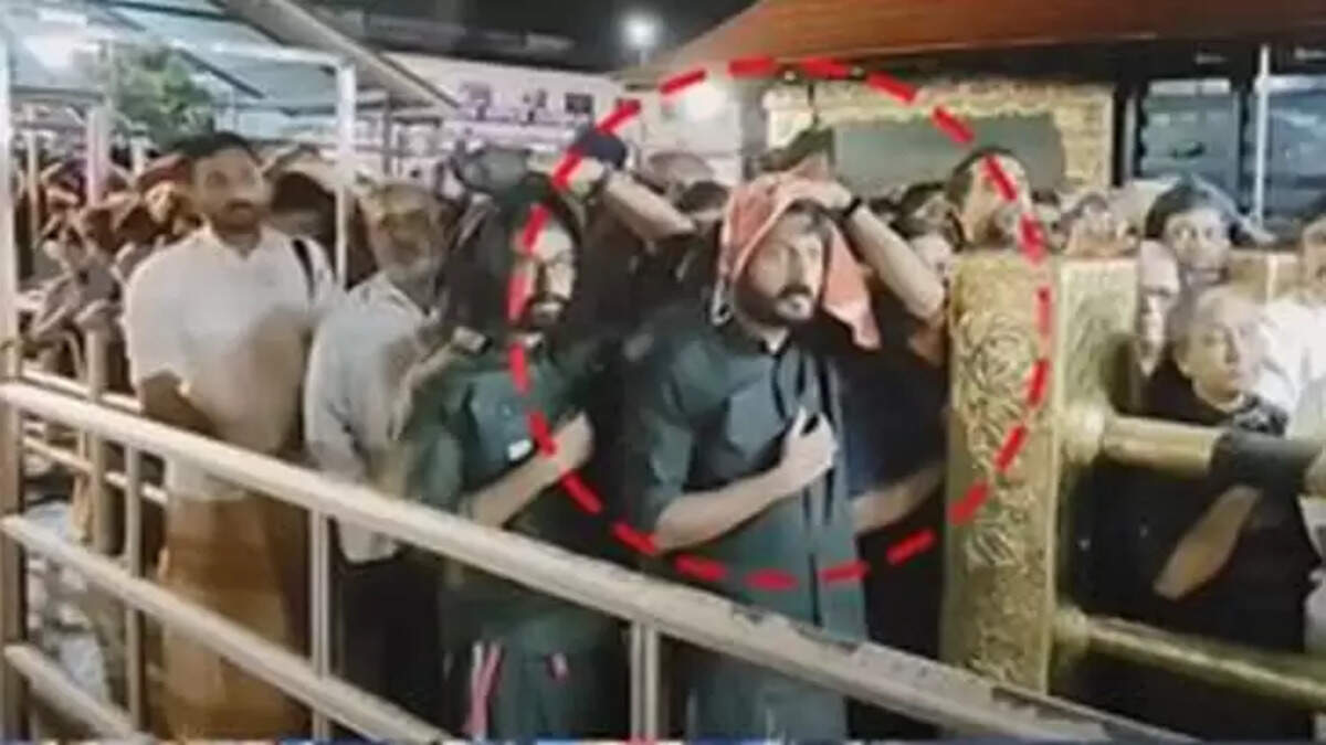  Amidst Controversies, Rahul Mankootathil Visits Sabarimala