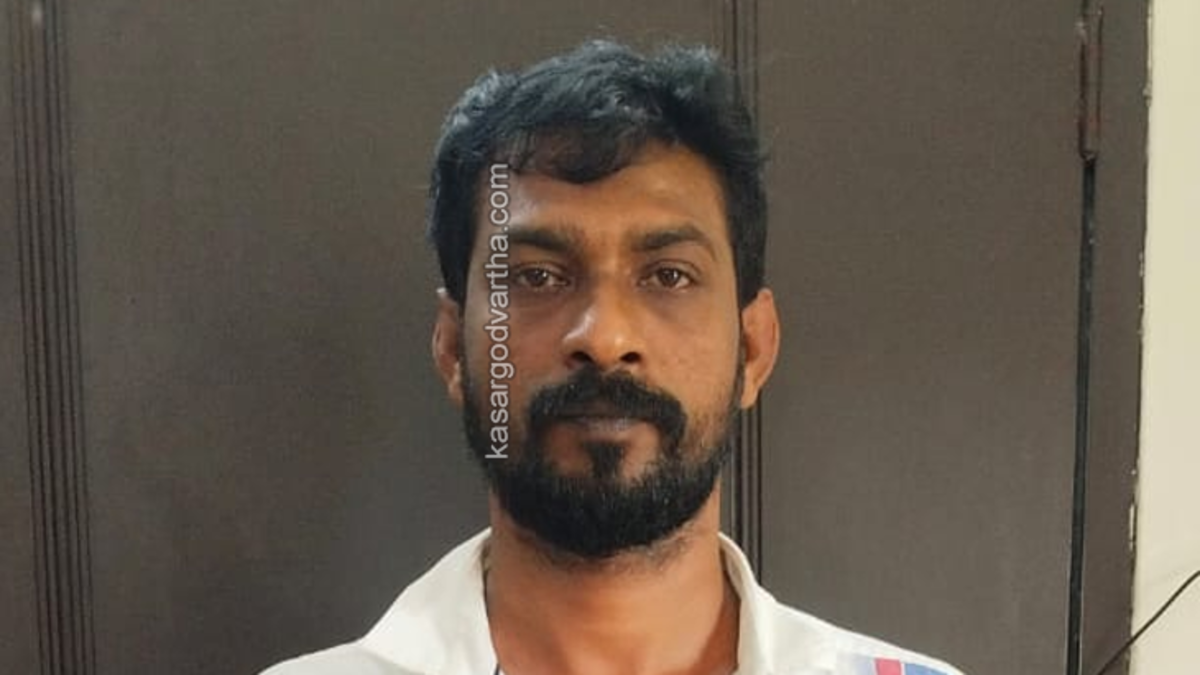 Manjeshwaram police arresting a suspect in a drug case