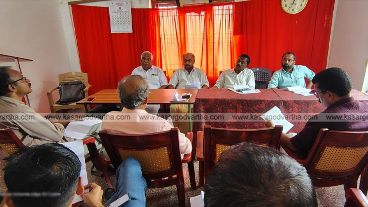 Publicity board for CPI Kasaragod district conference in Vellarikundu.