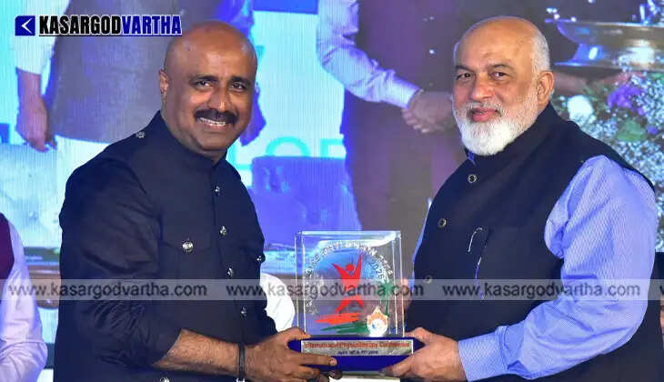 Akkara Foundation Chairman Abdullah Aziz Akkara receives the award at a ceremony held in Mangalore.