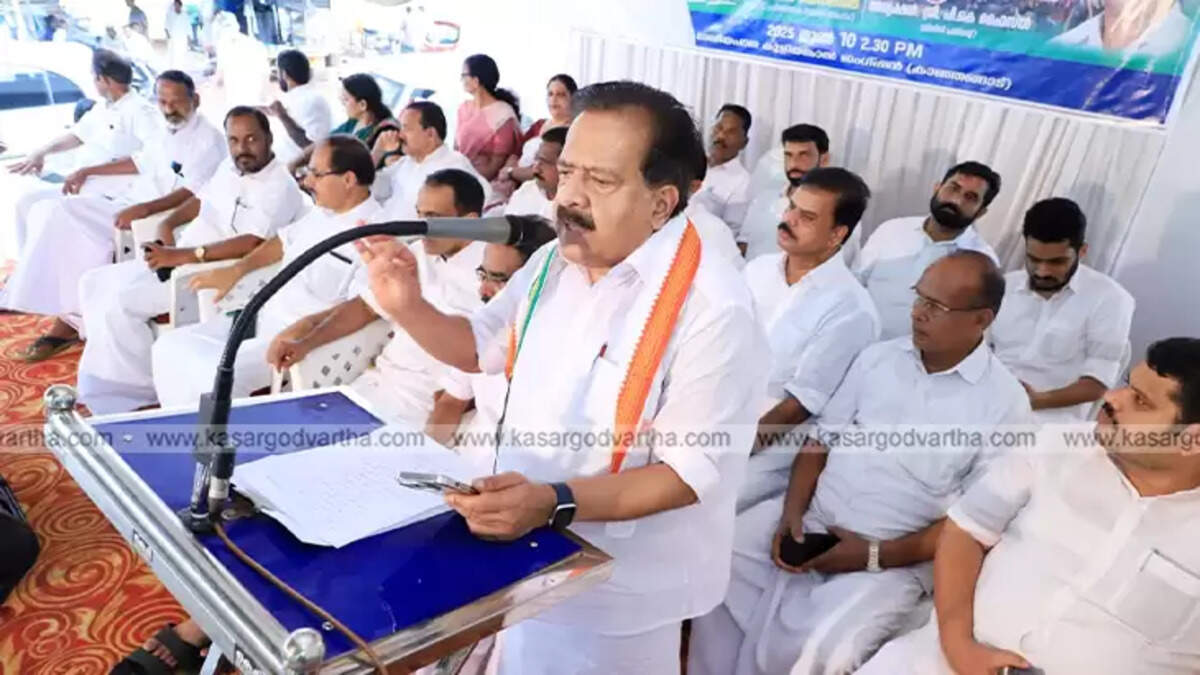 Ramesh Chennithala speaking at a protest gathering in Kanhangad, addressing issues with national highway construction in Kerala.