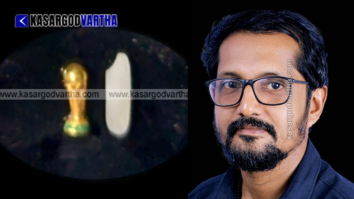Micro-artist Venkatesh Acharya working on his miniature masterpiece.