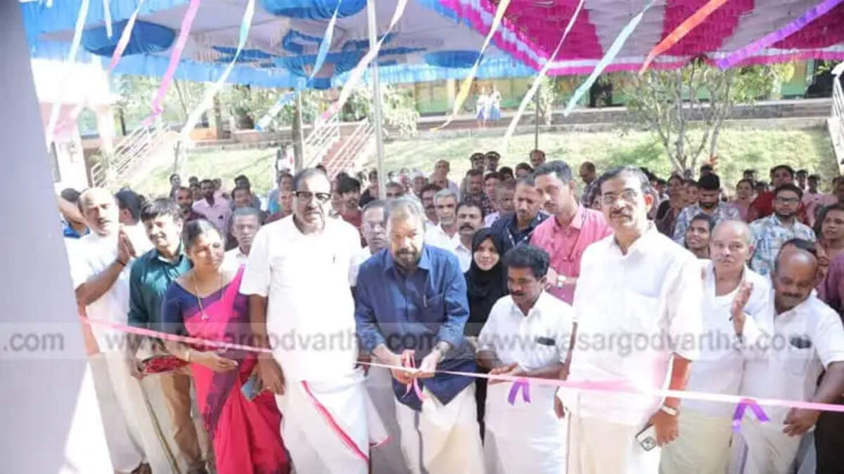 Minister V. Sivankutty inaugurating the new building at Kanathoor Govt. UP School in Kasaragod