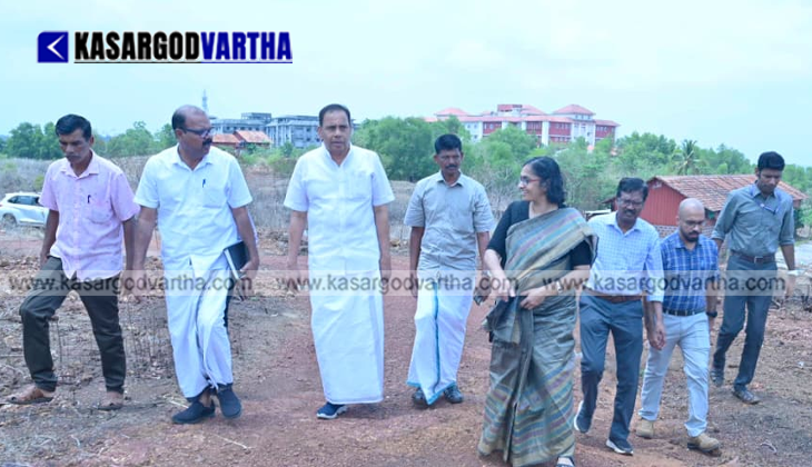Designated MLA Kallatra Mahin Haji being welcomed by the Principal and doctors at Kasaragod Medical College.