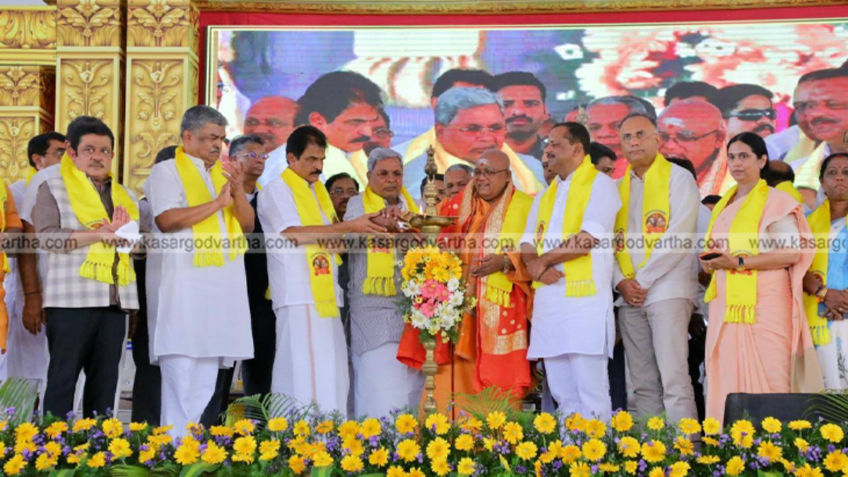  Karnataka CM Siddaramaiah speaking at a public event.