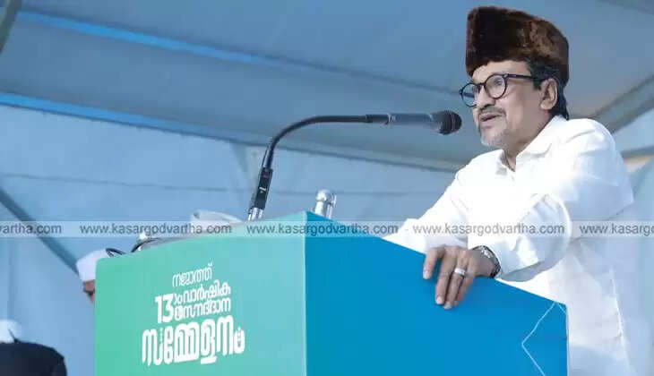 Sadiqali Shihab Thangal laying foundation stone for Najath Quran College