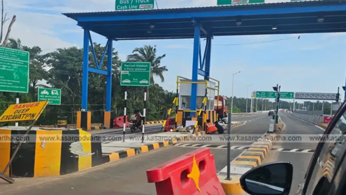  Vehicles waiting in line at the Kumbala Arikkadi Toll Plaza on Kasaragod-Mangalore National Highway.