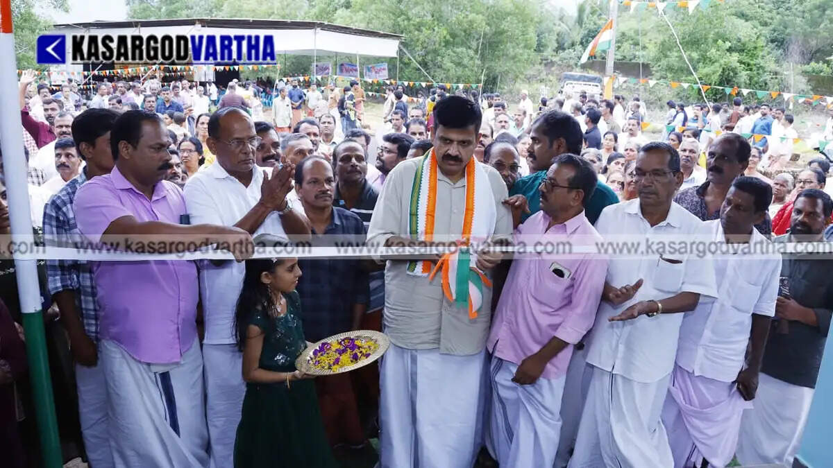 MLA Sandeep Varier inaugurating the Oommen Chandy Mandiram