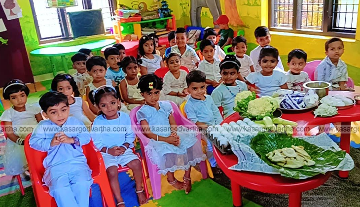 Anganwadi workers conducting a Poshan Maah activity