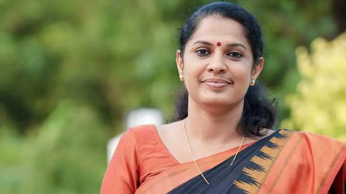 PP Divya