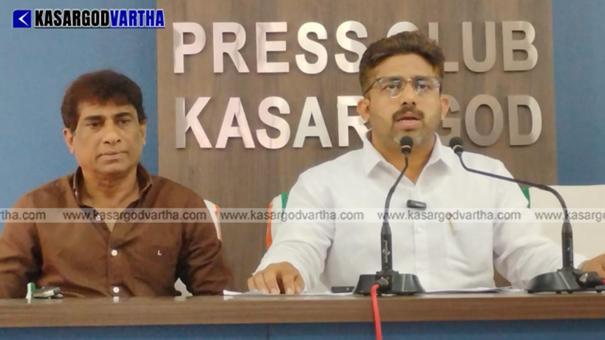  Nasser Cherkalam addressing a press conference in Kasargod regarding the special status for the district.
