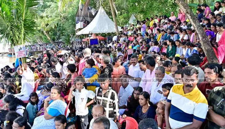 Crowd gathered at Tejaswini River for Champions Boat League