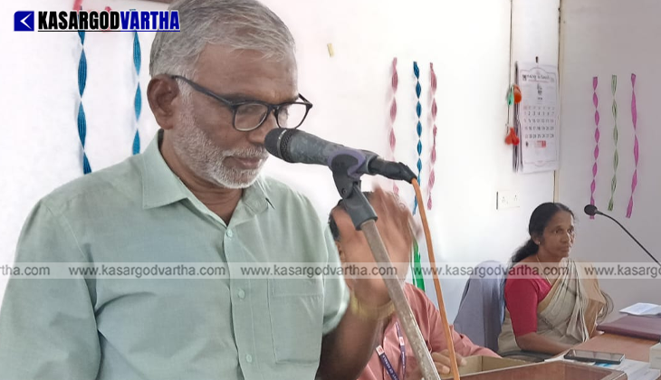 Vice President CV Chandramathi presenting the Pilikode Panchayat budget.