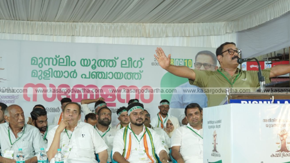 KM Shaji giving a speech at a Muslim Youth League conference in Kasaragod.