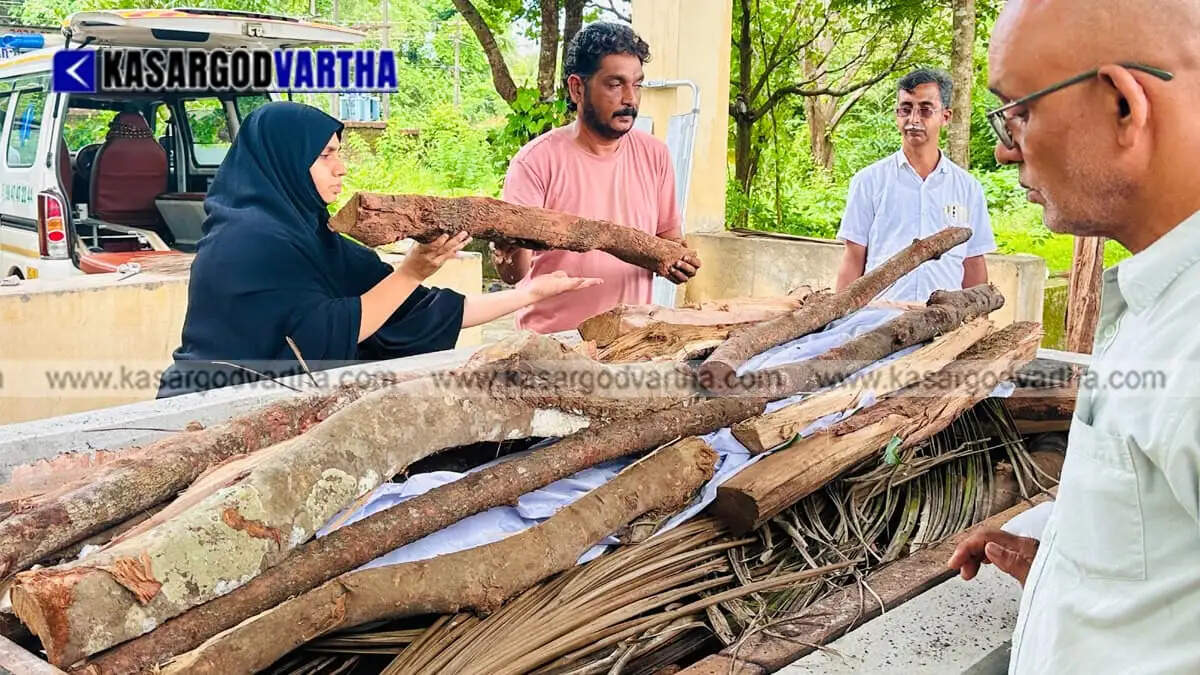  District Panchayat member Irfana Iqbal performs last rites for abandoned former RSS worker in Kasaragod