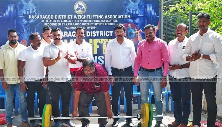 Weightlifting competition in progress at Mulleria.