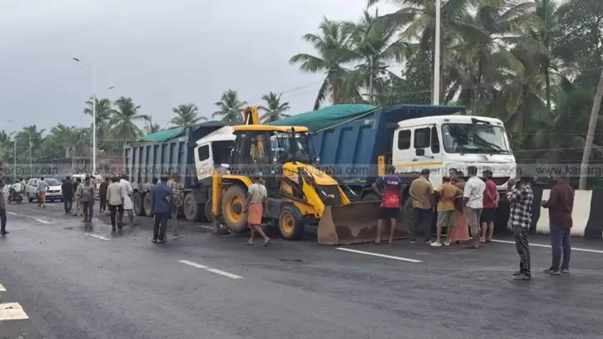  Damaged tipper lorry after collision in Peruvad, Kumbala.&nbsp;