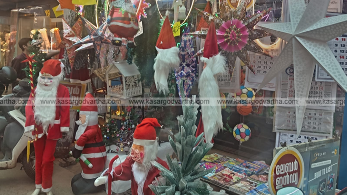 Christmas stars and cribs in Kanhangad market