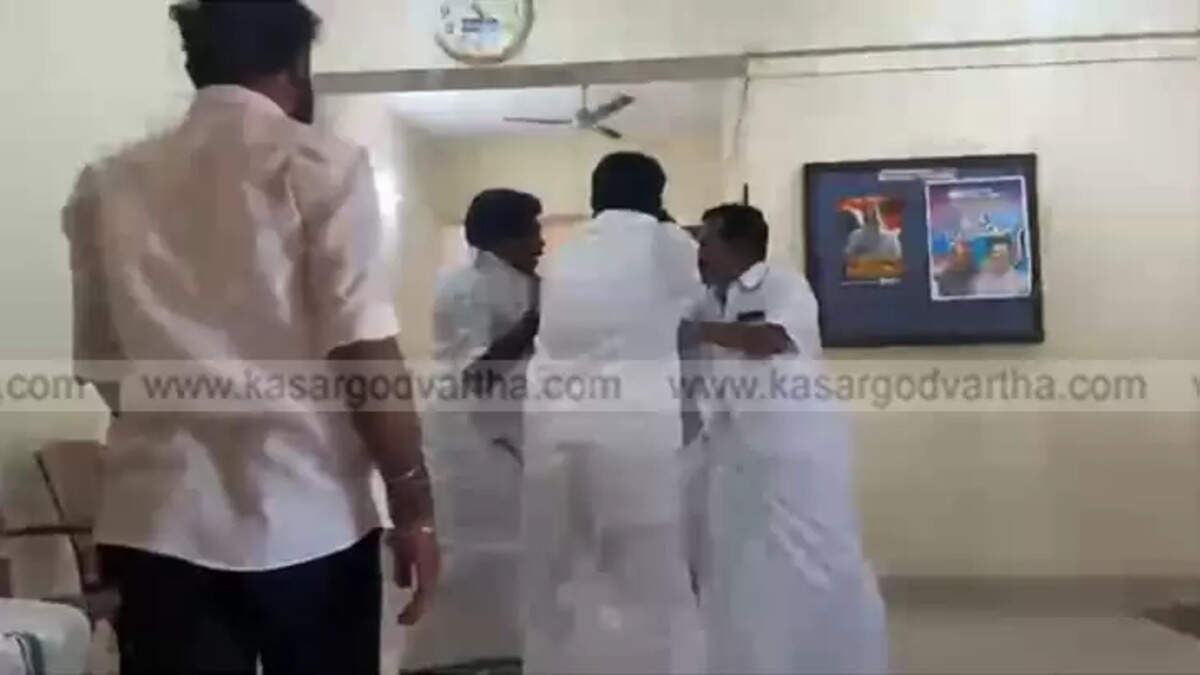  Scuffle Erupts Outside Kasaragod DCC Office During Candidate Discussion