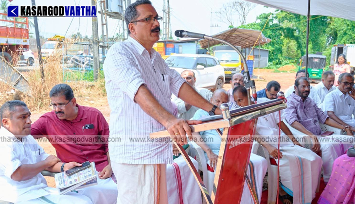  A large gathering of protesters in Nileshwaram demanding an elevated bridge instead of a soil embankment on NH 66